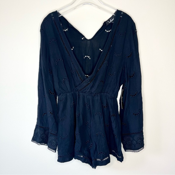 Lulu’s Black Eyelet Lace Long Flared Sleeve Short Romper Size M - Picture 1 of 14
